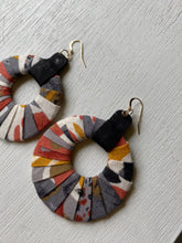 Load image into Gallery viewer, Joy earrings 14
