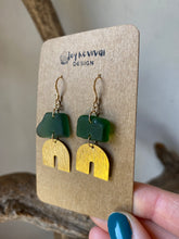 Load image into Gallery viewer, Joy Sea Glass Earrings 069
