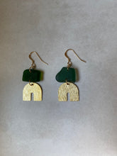 Load image into Gallery viewer, Joy Sea Glass Earrings 069
