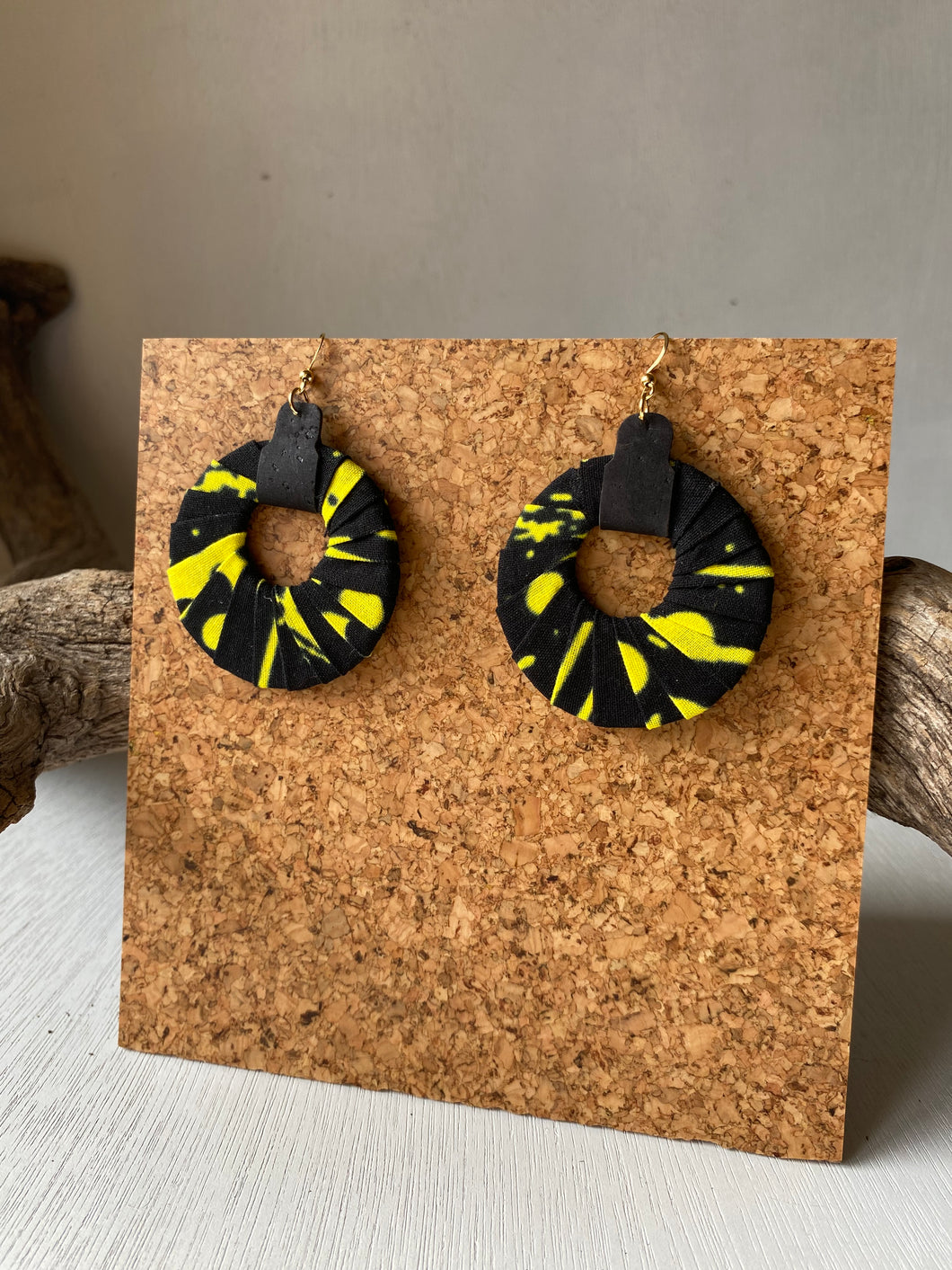 Joy earrings 01 - vibrant yellow and black