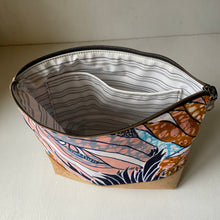 Load image into Gallery viewer, Joy Wash Bag 02
