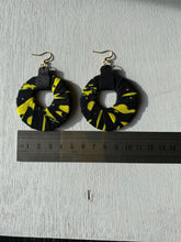 Load image into Gallery viewer, Joy earrings 01 - vibrant yellow and black
